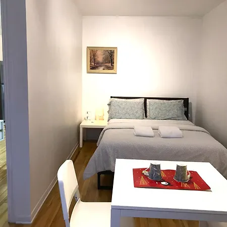 Big Private Room Midmontreal Next To Station Metro - Parking Free Extérieur photo