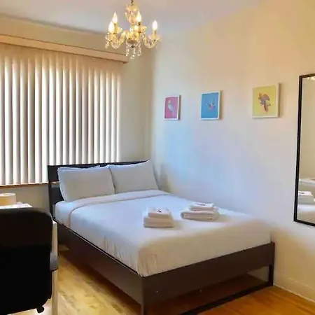 Big Private Room Midmontreal Next To Station Metro - Parking Free Extérieur photo