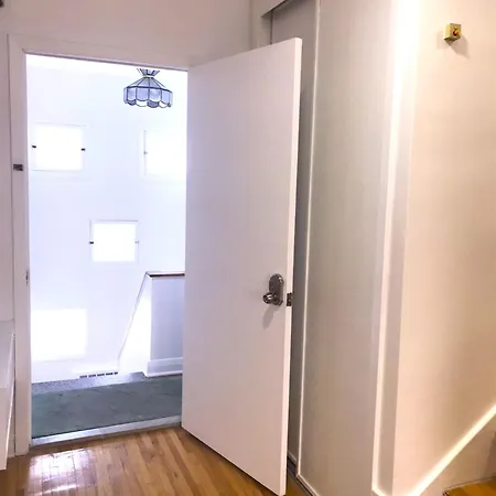 Big Private Room Midmontreal Next To Station Metro - Parking Free Extérieur photo