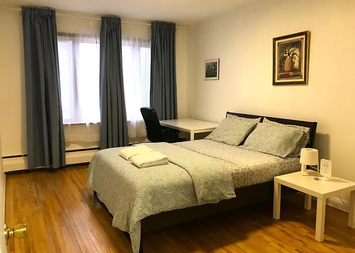 Big Private Room Midmontreal Next To Station Metro - Parking Free