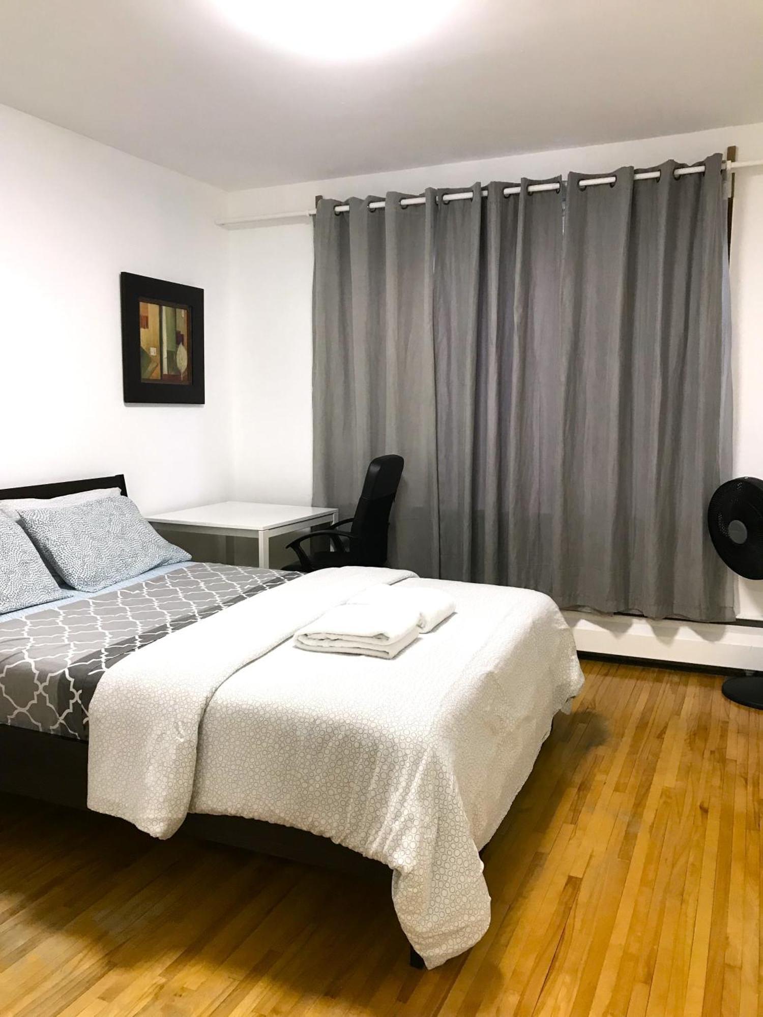 Big Private Midmontreal Next To Station Metro - Parking Free Montréal